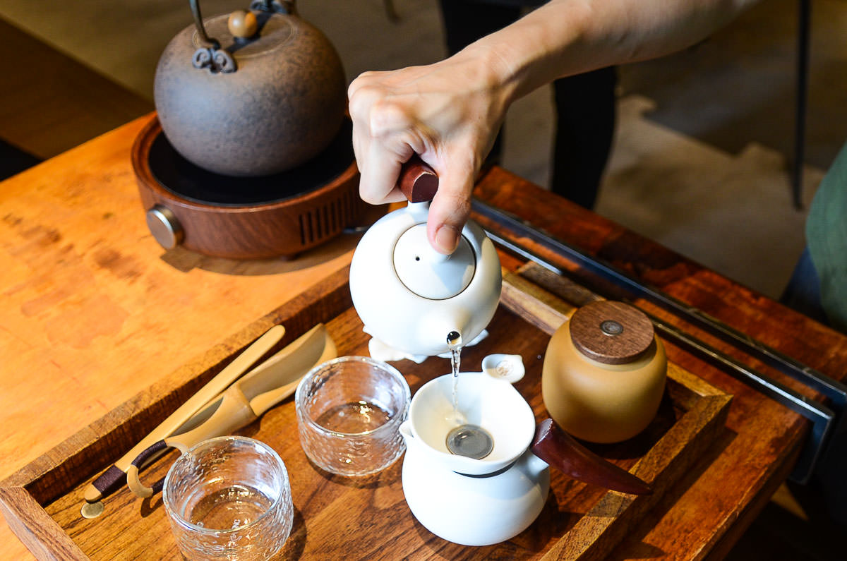 新北美食|喝茶天TEADAY 台灣最美茶餐廳就在鶯歌老街上（老店宜龍茶器創新餐飲品牌）
